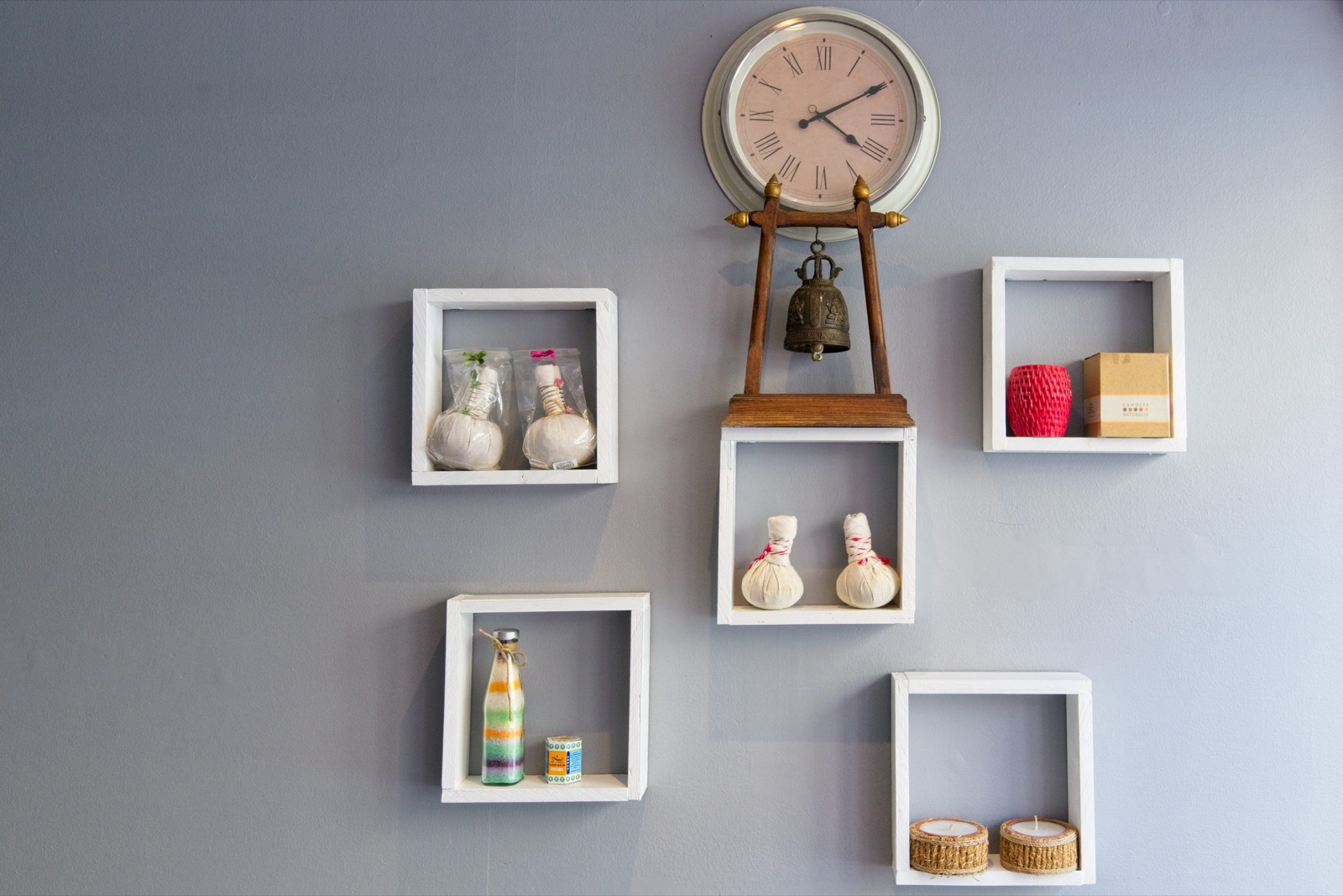 Detail shelves with herbal compress